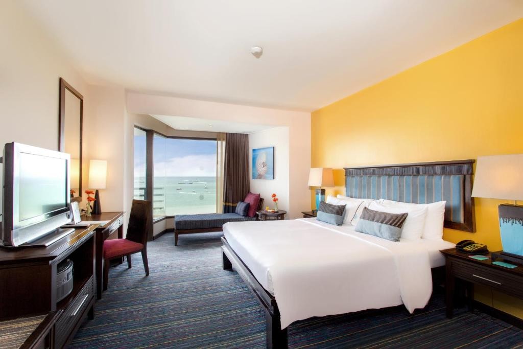 فندق ذا باي فيو بتايا تايلاند The Bayview Hotel Pattaya Thailand