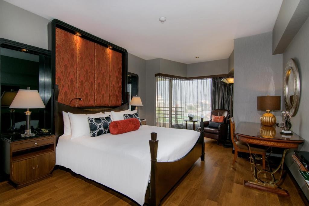 فندق ذا باي فيو بتايا تايلاند The Bayview Hotel Pattaya Thailand