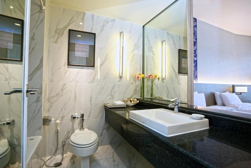 فندق وسبا ذا رويال بارادايس بوكيت تايلاند The Royal Paradise Hotel & Spa Phuket Thailand