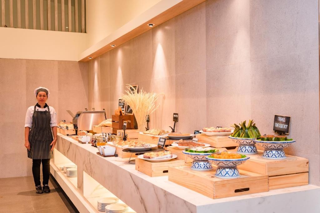 منتجع أوشن فرونت بيتش ريزورت بوكيت تايلاند Oceanfront Beach Resort Phuket Thailand