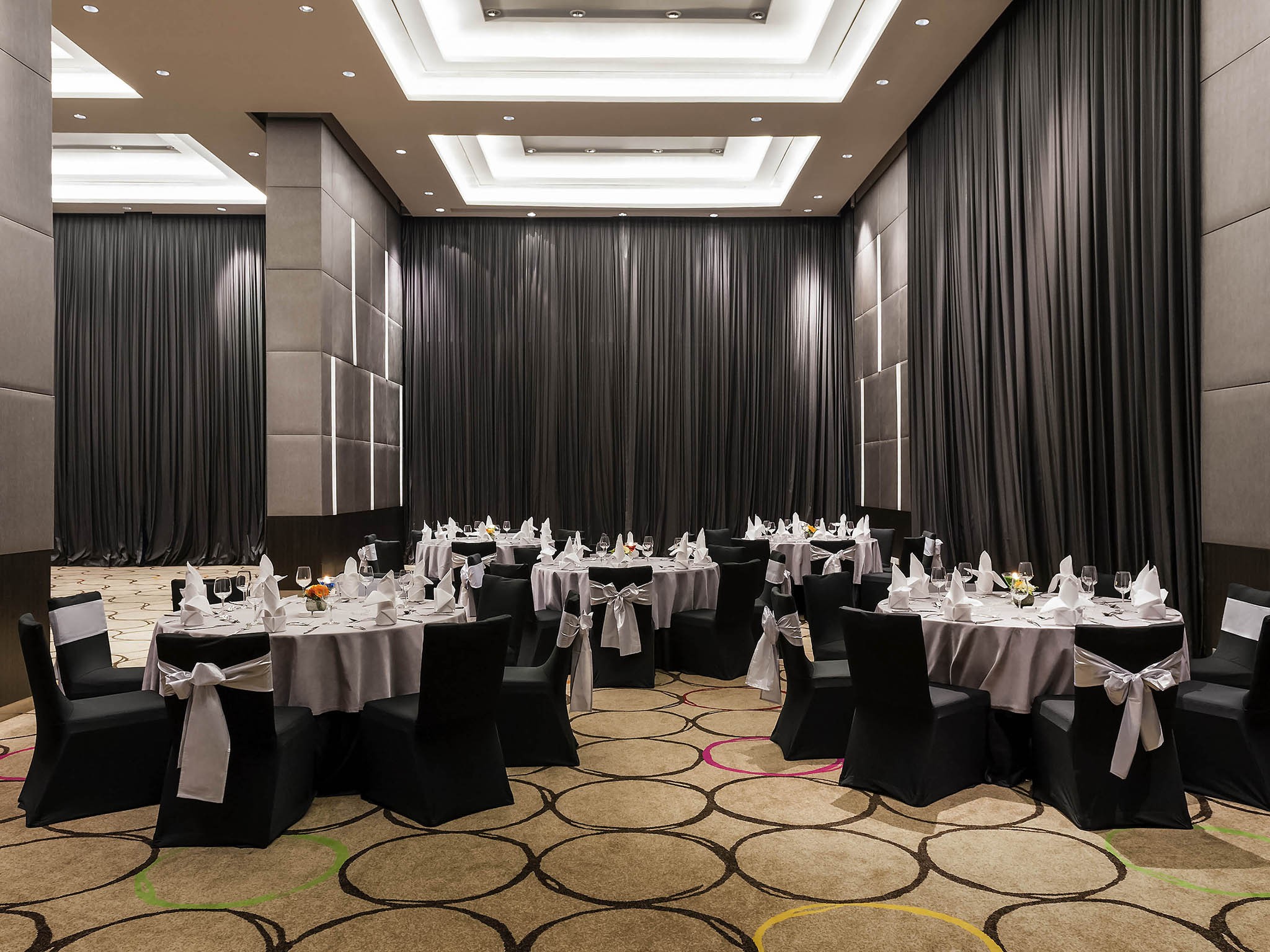 فندق نوفوتيل بانكوك بلوينشت سوخومفيت تايلاند Novotel Bangkok Ploenchit Sukhumvit