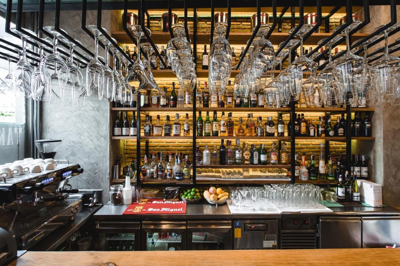 أجنحة أدلفي بانكوك تايلاند Adelphi Suites Bangkok Thailand