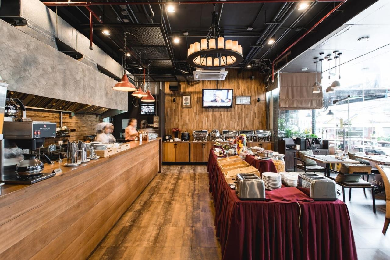 أجنحة أدلفي بانكوك تايلاند Adelphi Suites Bangkok Thailand