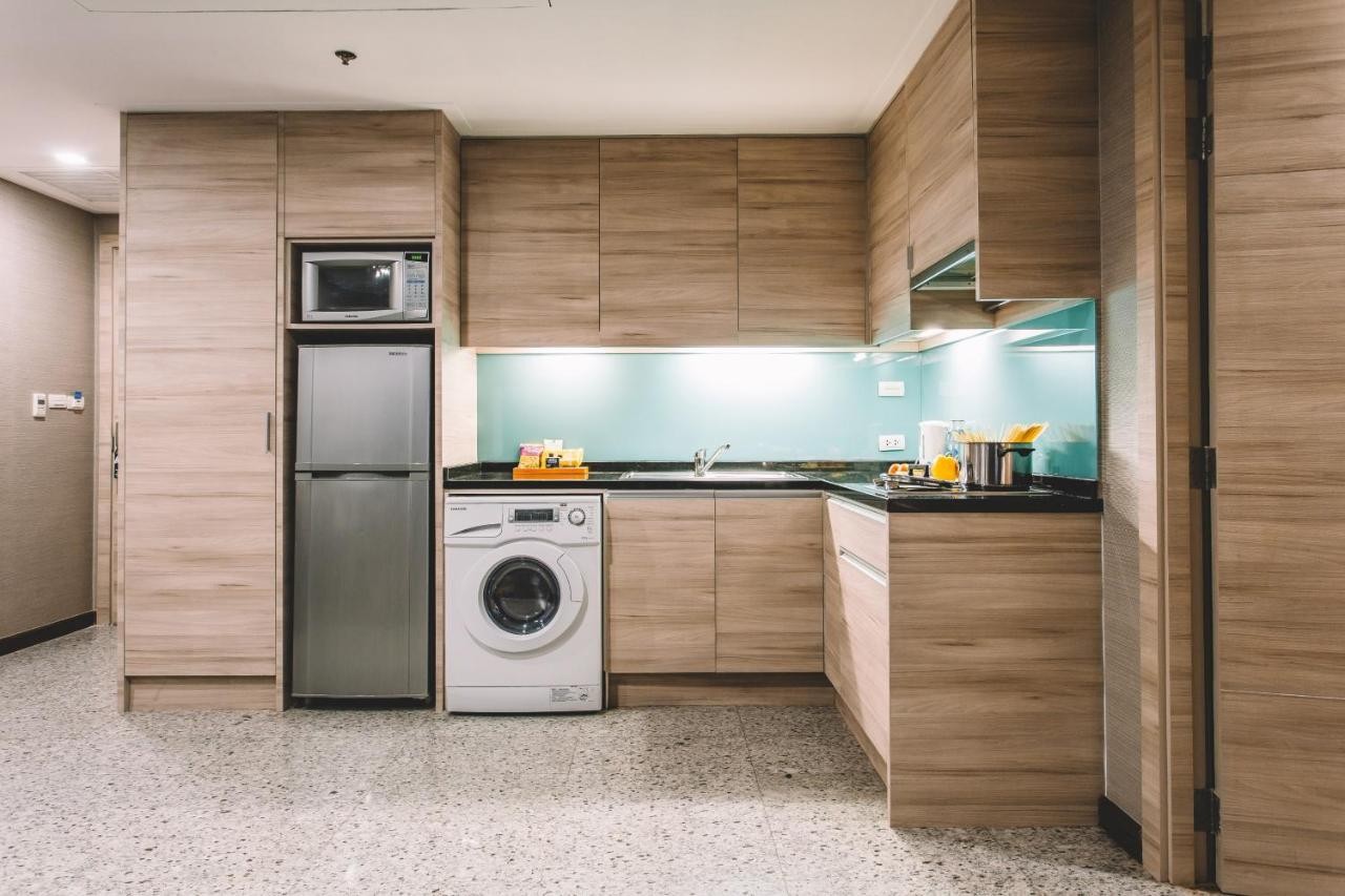 أجنحة أدلفي بانكوك تايلاند Adelphi Suites Bangkok Thailand