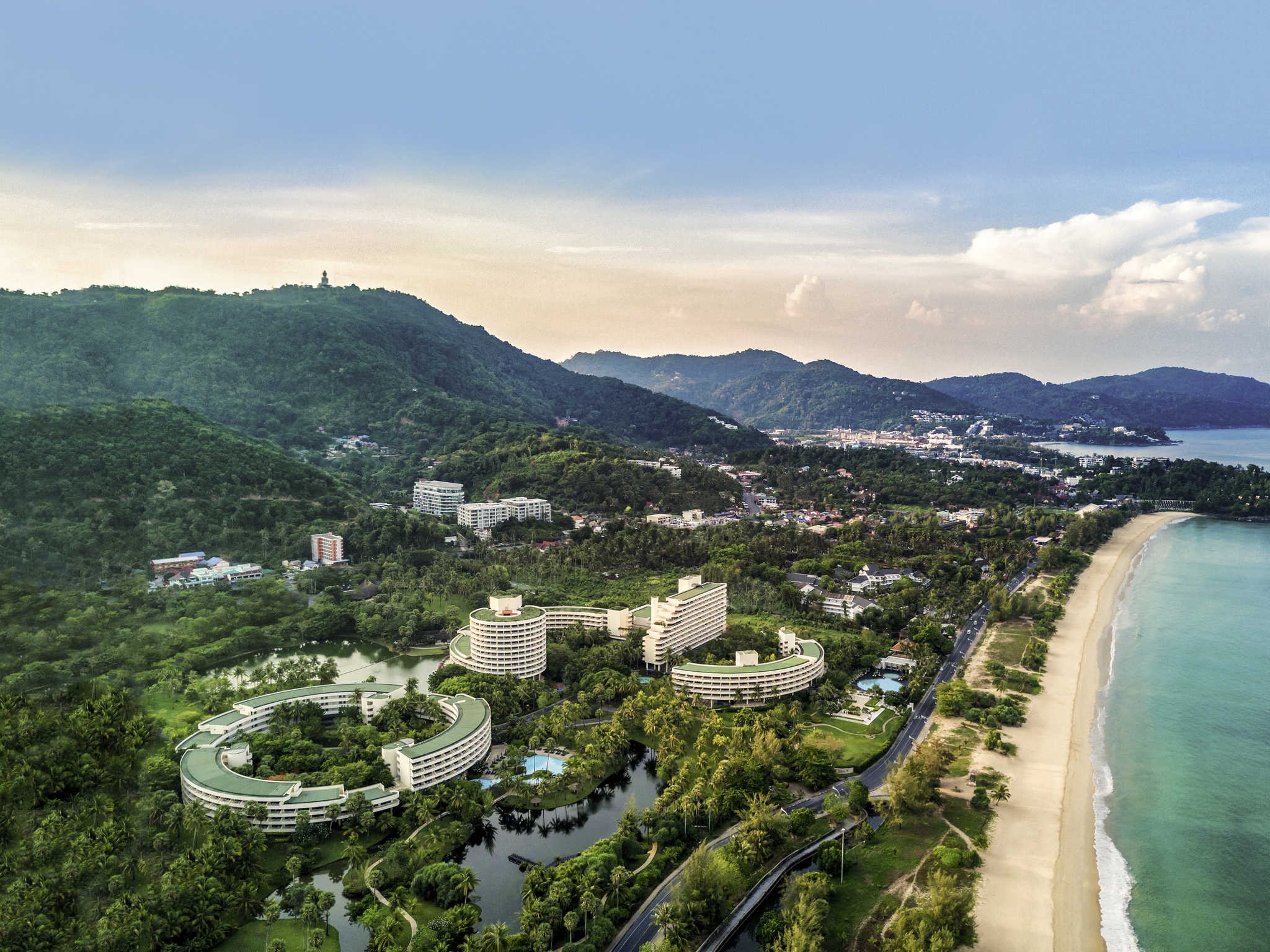 منتجع بولمان فوكيت كارون بيتش  pullman phuket karon beach resort