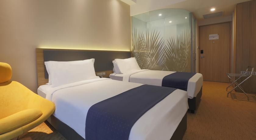 هوليدي ان اورشارد سنغافورة