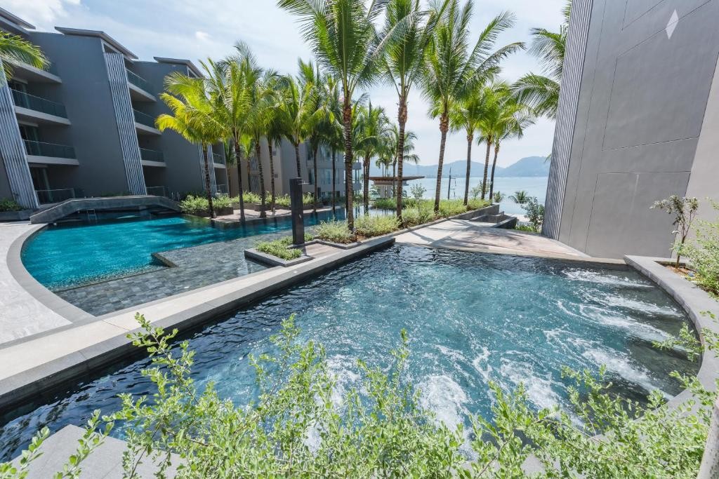 منتجع أوشن فرونت بيتش ريزورت بوكيت تايلاند Oceanfront Beach Resort Phuket Thailand