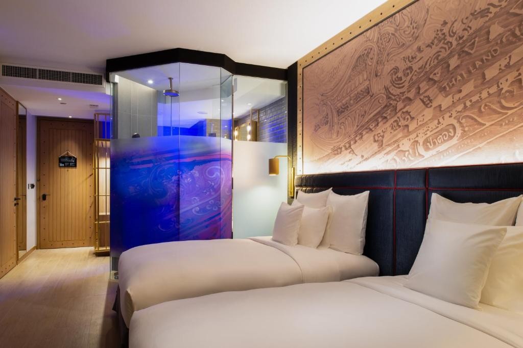 غرفة قياسية توأم مع إطلالة على المسبح